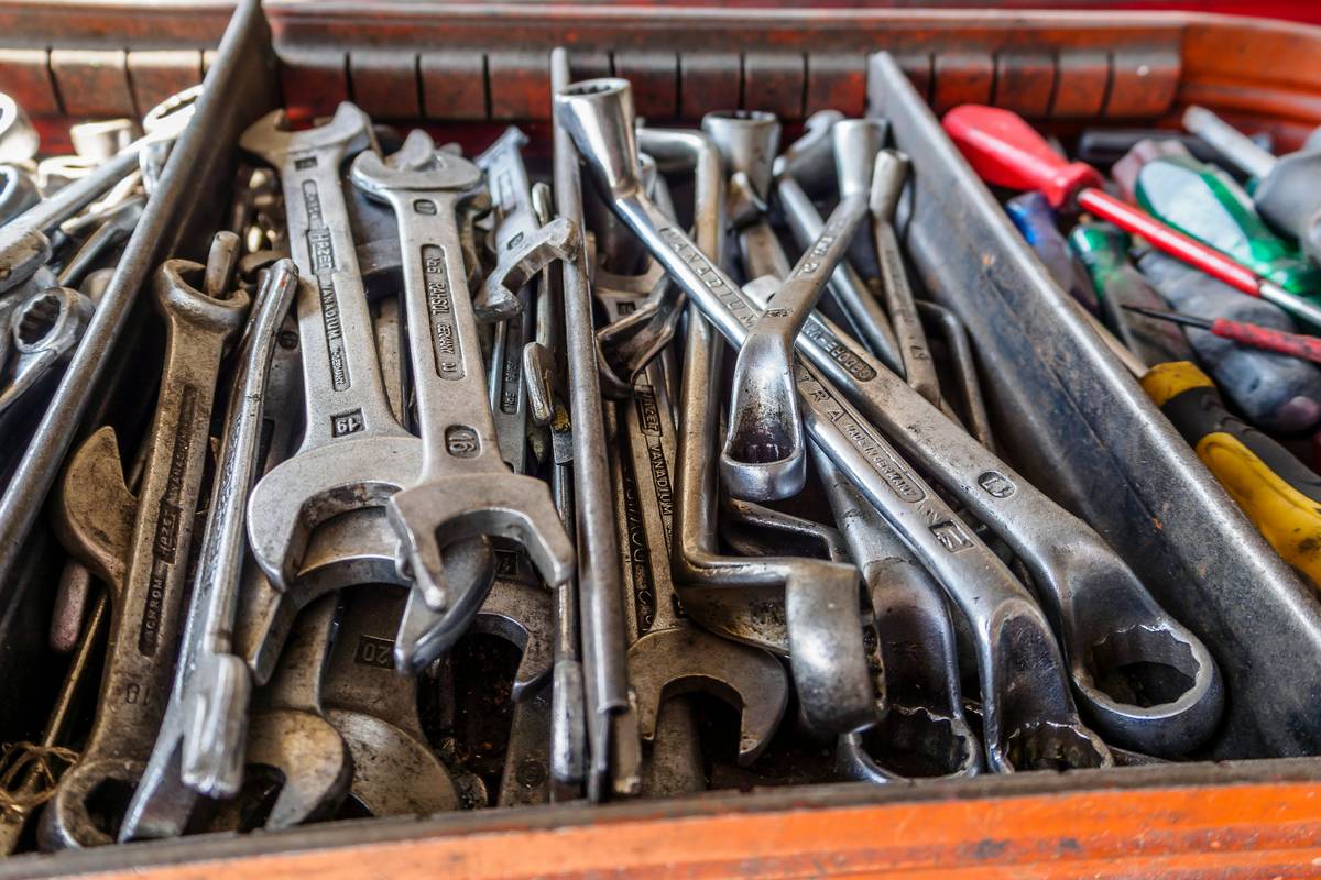 wrenches vevor tools in action repairing kitchen faucet